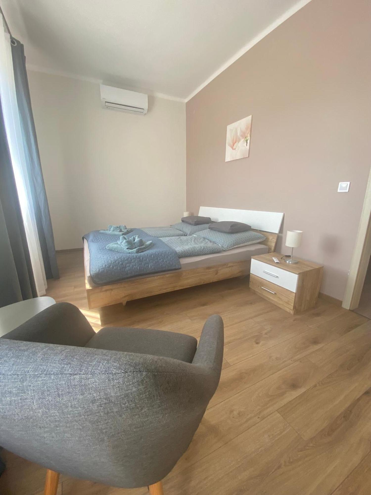 Azur Panorama Apartman Alsoors Exterior photo
